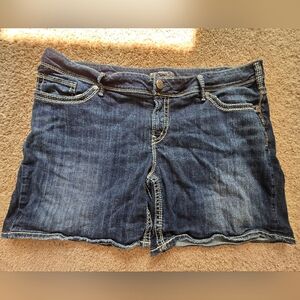 Silver Jeans Suki Shorts in Dark Indigo